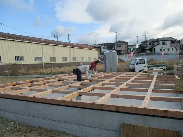 アローラホームの土台敷き工事