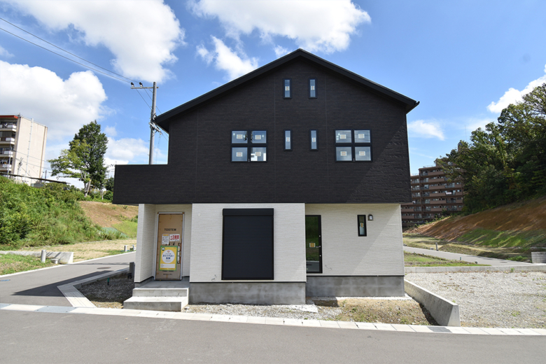2023年9月撮影 アローラタウン千代田台1期　（モデルハウス建築中）