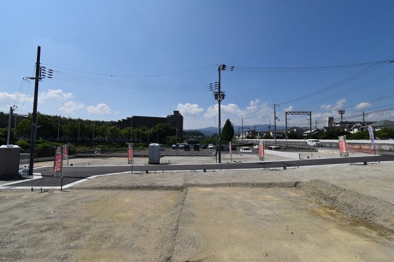 【現地2023年6月撮影】分譲地内北側より南側に向かって撮影。