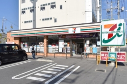 セブン-イレブン河内長野本多町店 336m徒歩5分