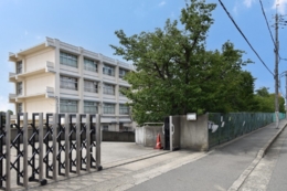 羽曳野市立埴生南小学校 

距離：398m