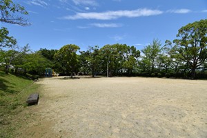 寺ヶ池公園東部地区広場まで374m~429m徒歩5分~6分